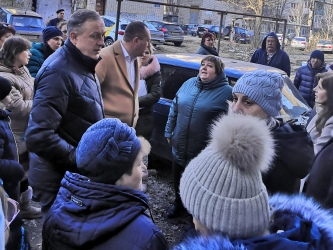 Олег Мастрюков встретился с жителями аварийного дома в Ленинском районе 